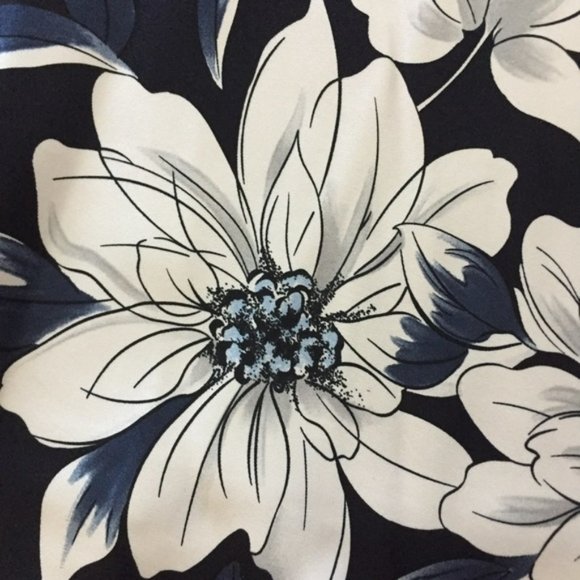 CASUAL CORNER Women's Size 12 100% Silk A-Line Floral Skirt Navy & White - Picture 5 of 11